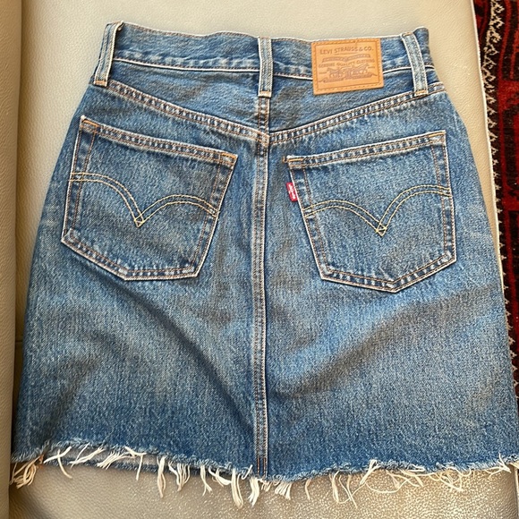 Levi’s Jean skirt - Picture 2 of 4